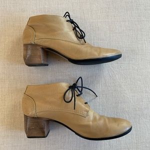 Costume National Tan Leather Oxford Shoes - 39.5